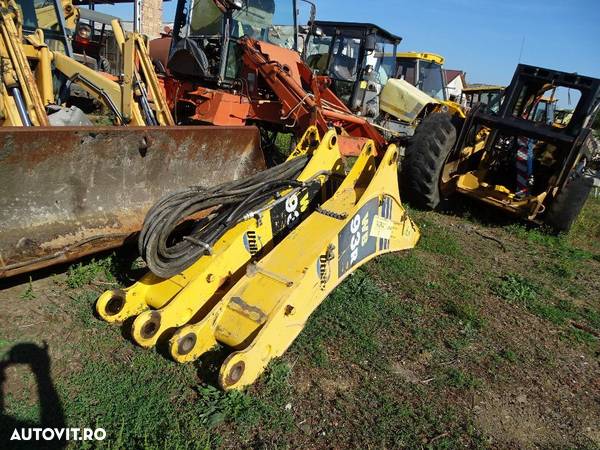 Piese Cabina buldoexcavator Komatsu WB 93 R5  din 2008 - 5