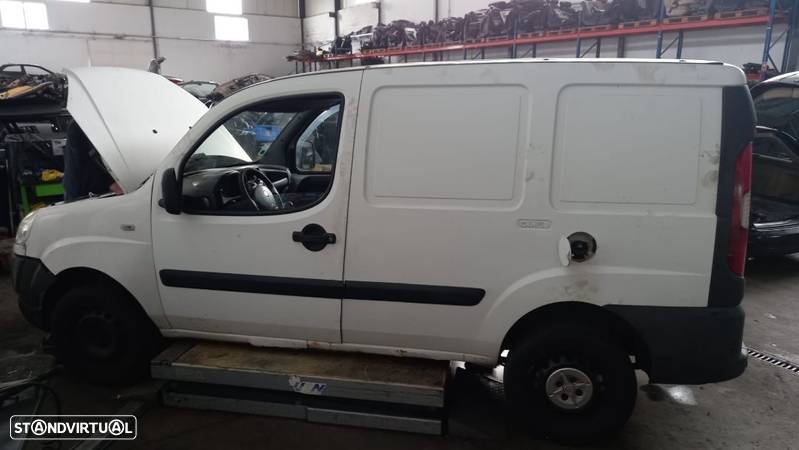 Fiat Doblo Cargo 223 1.3 Multijet de 2008 para peças - 2