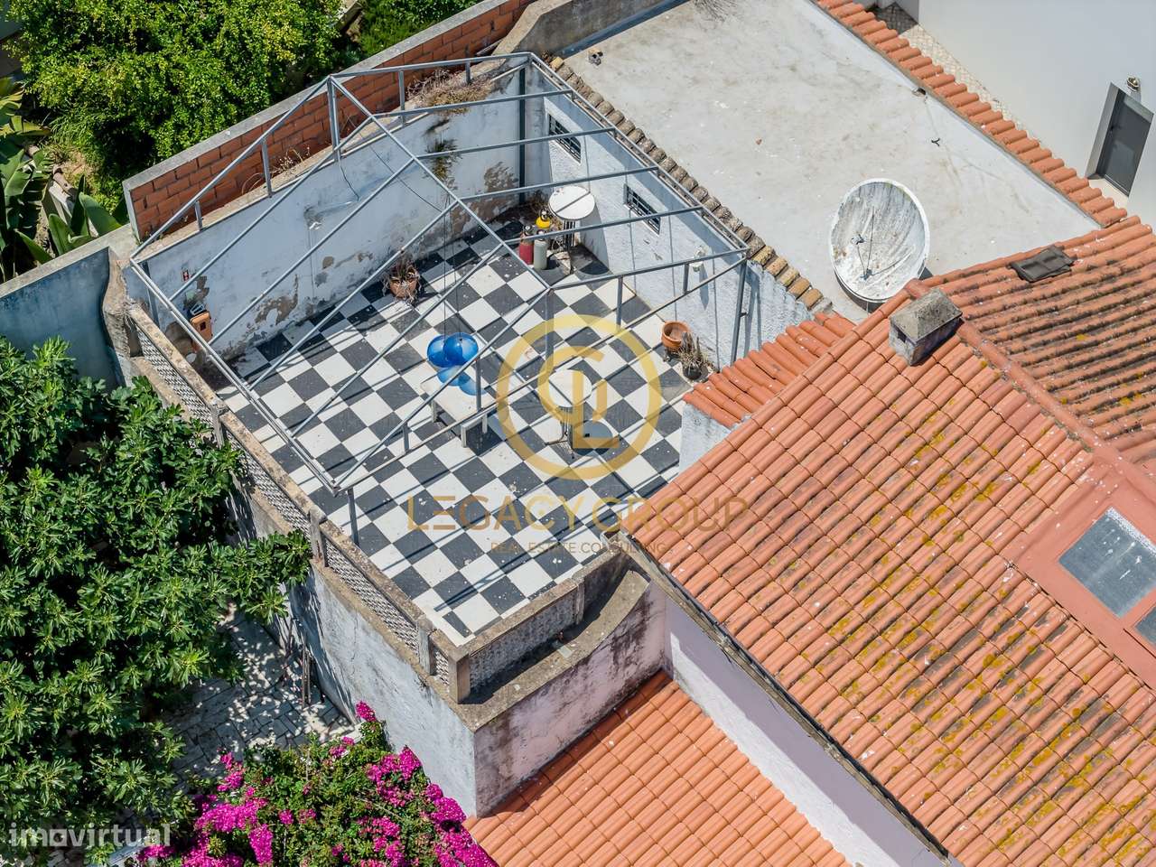 MORADIA T4 COM PROJETO APROVADO + TERRENO URBANO | A 200M DA PRAIA...-24