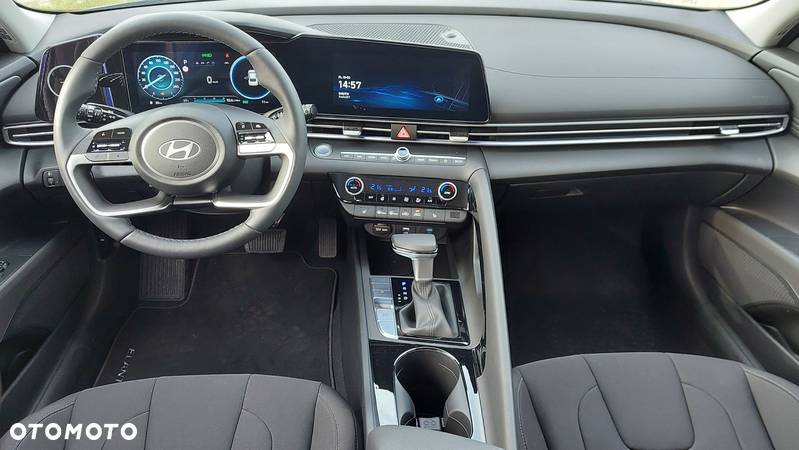 Hyundai Elantra 1.6 Smart CVT - 4