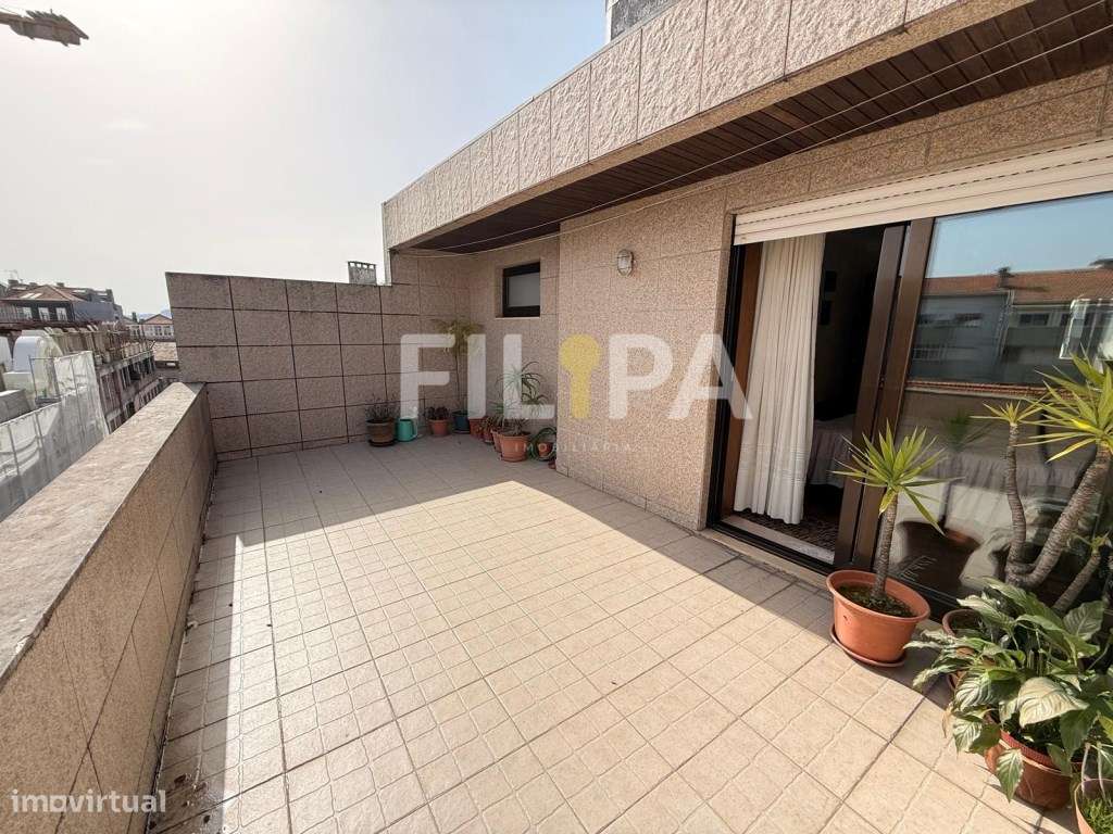 T1 com Terraço no Último Andar - Rua Dr. Alves de Veiga, Porto-0