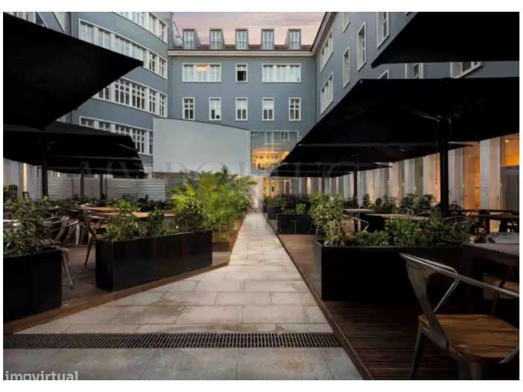 Refúgio de Design e Luz na Praça Dom Luís I - Onde o Rio encontra a...-31