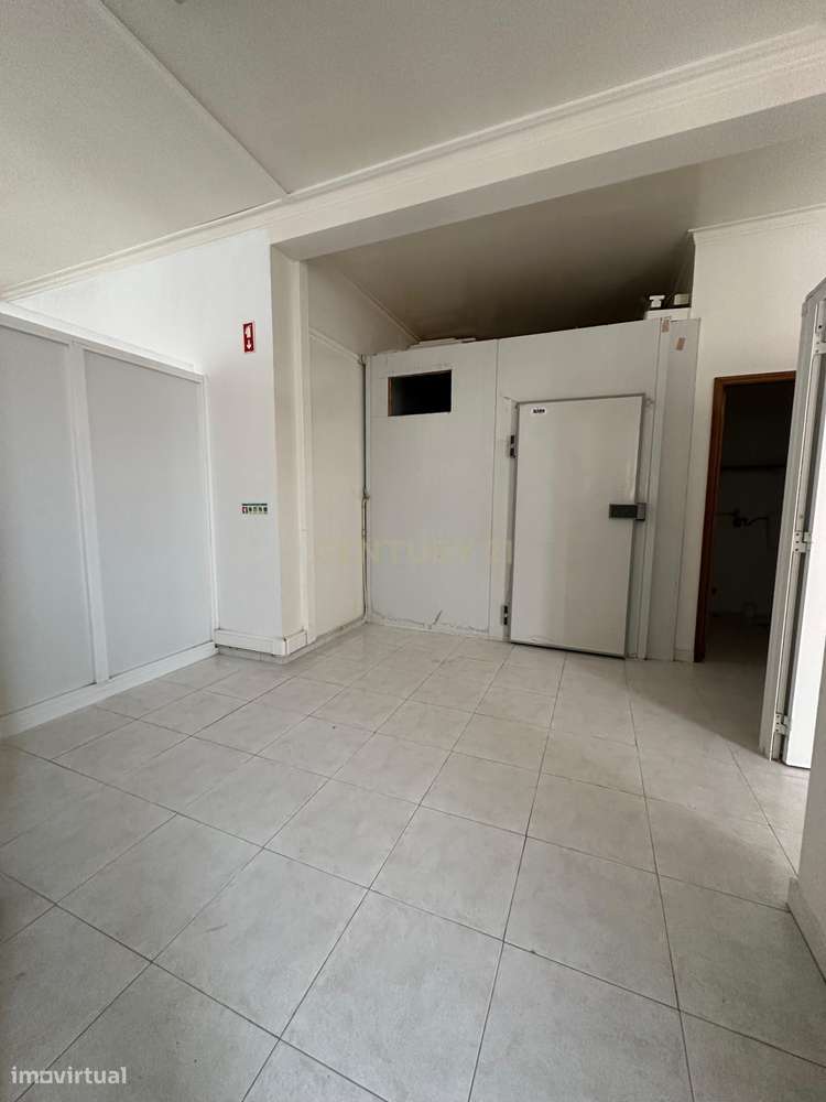 Loja 130m2 com Parqueamento - Grande imagem: 5/13