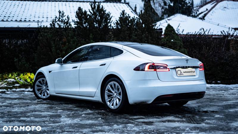 Tesla Model S - 4