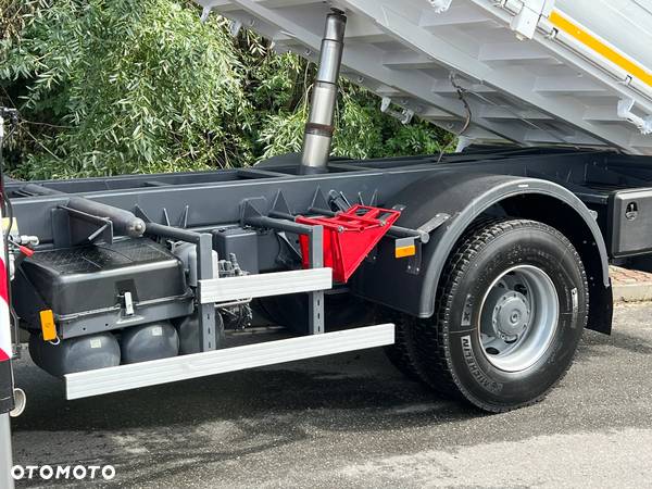 Mercedes-Benz MERCEDES ATEGO 1833 Kiper Wywrotka 4x2 Kran PALFINGER PK 12500 BARDZO DOBRY STAN - 18