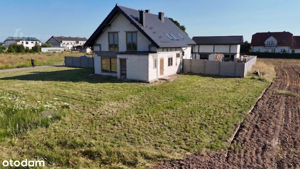Piękny jasny suchy duży bliźniak i ogród Banino