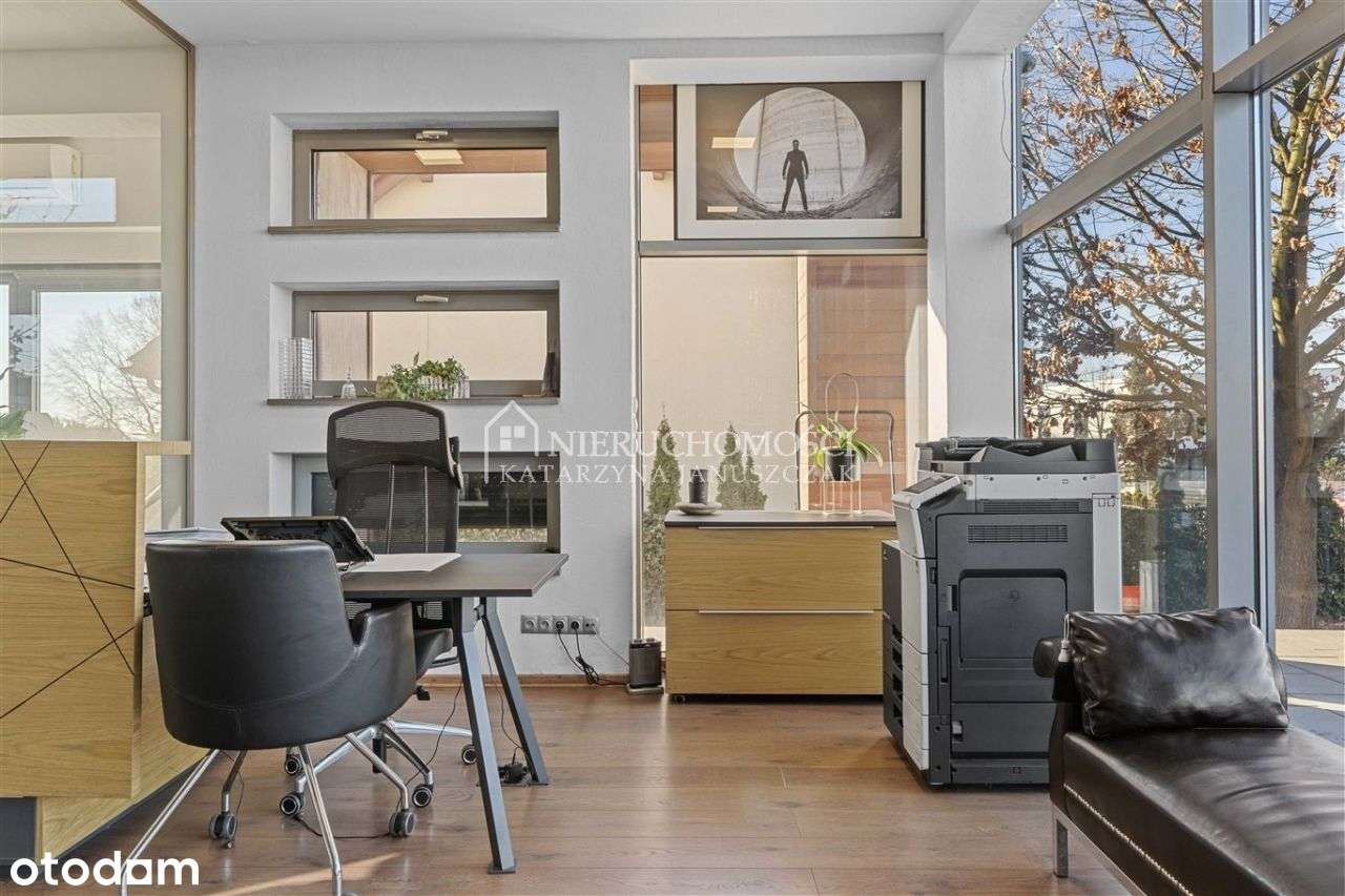 Biurowiec W Świetnej Lokalizacji-8