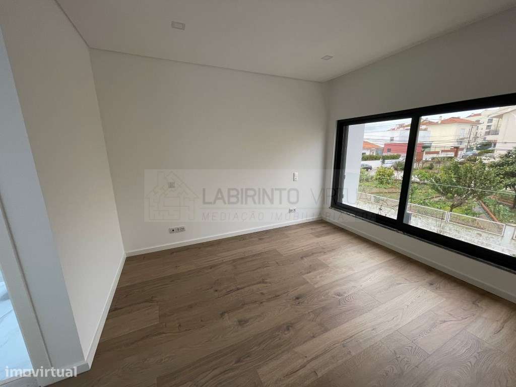 Vende-se Moradias T4 em Condomínio privado, no Fanqueiro - Loures-22