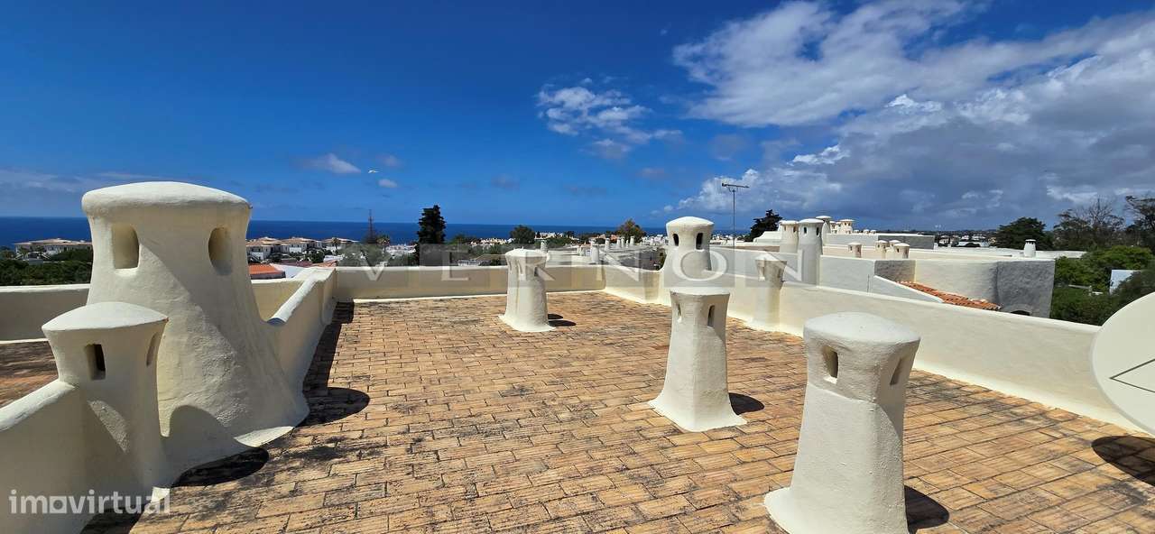 Algarve, Apartamento T2 semi-renovado com vista mar e estacionamento c-27