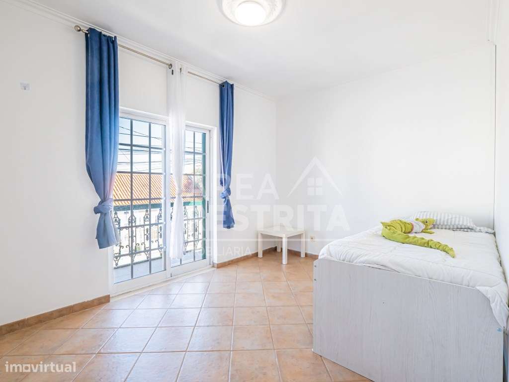 Moradia Geminada T3 com Garagem, Excelentes Áreas e Localização Pri...-10