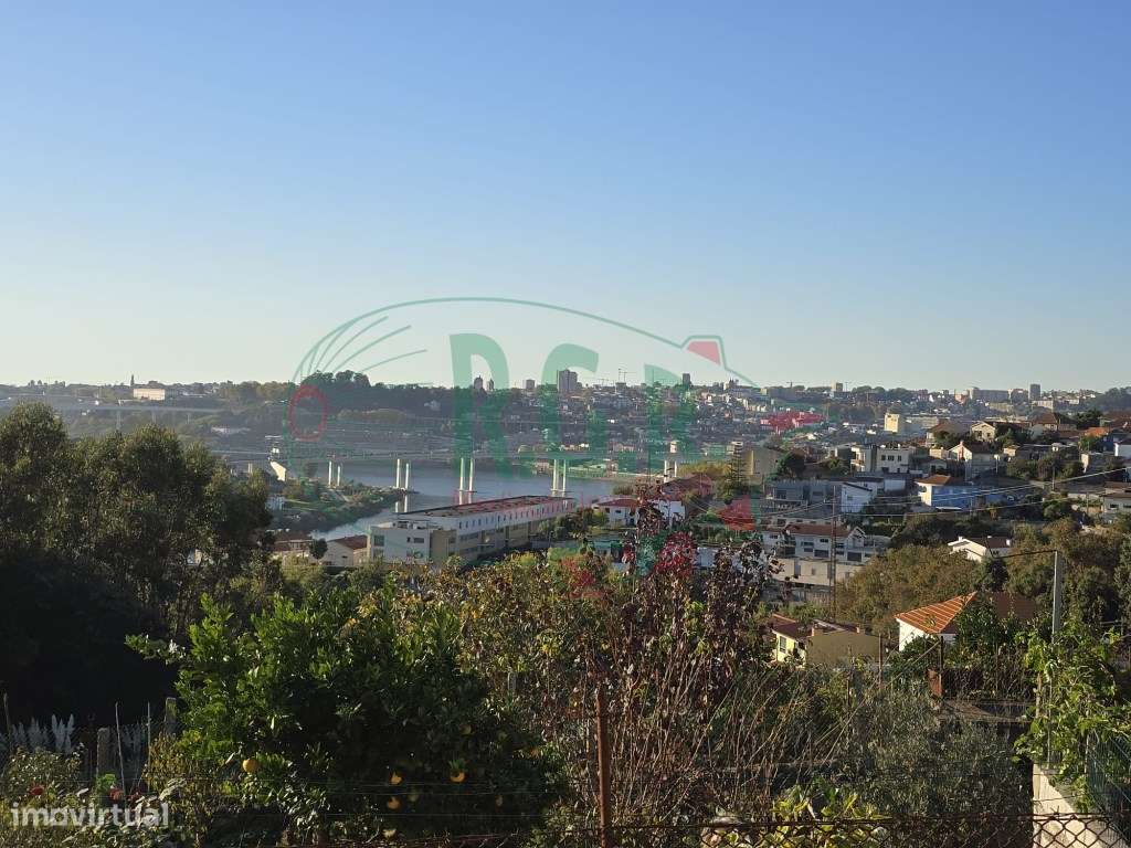 MORADIA T2 VISTAS RIO E PORTO-24