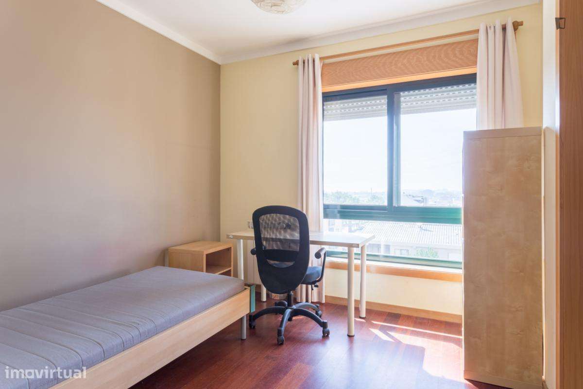 Quarto - localizado em Paranhos Porto - Grande imagem: 4/6