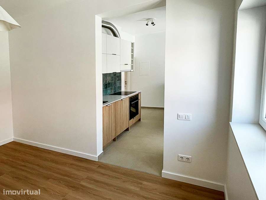 Apartamento T2, totalmente remodelado com qualidade, centro C. Rainha-6
