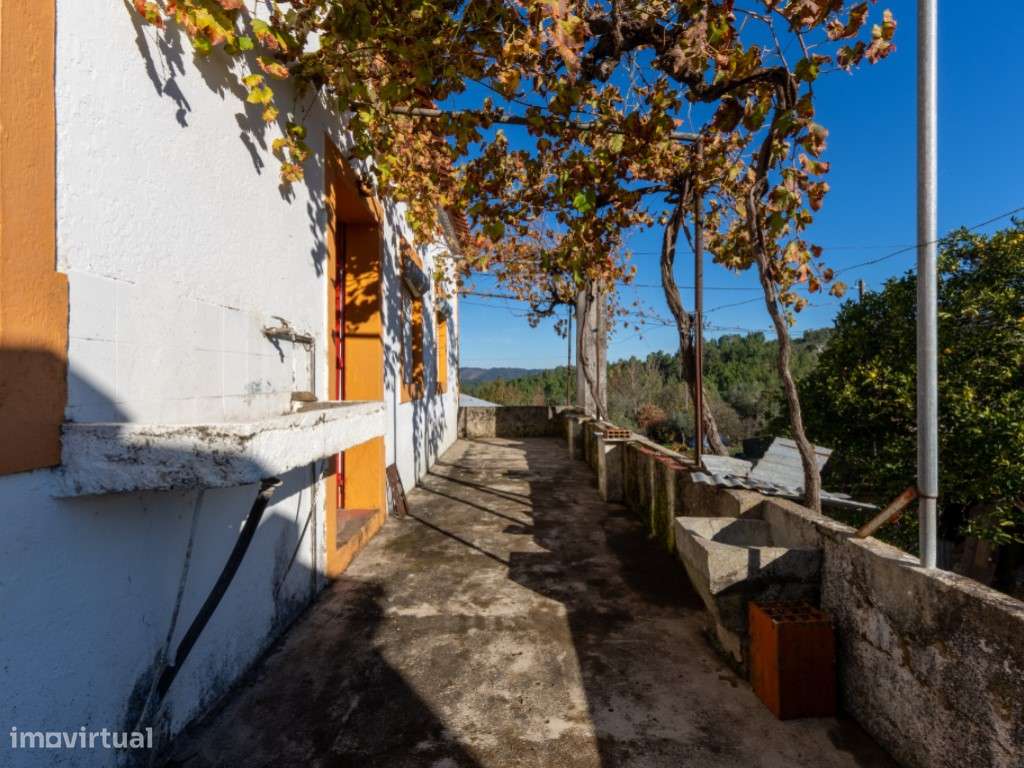 Moradia com grande potencial a 500 m da Albufeira de Castelo de Bode-27