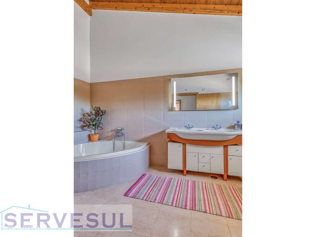 Espaçosa Moradia de 3 quartos, inserida em terreno com 17 hectares,...-18