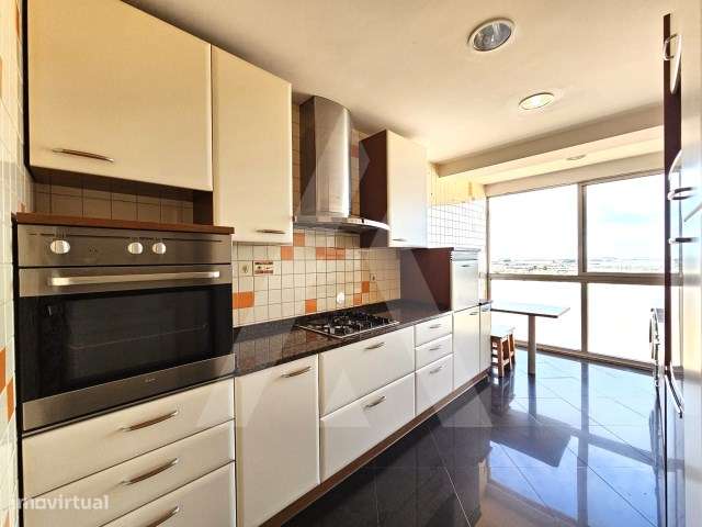 Apartamento T3 com vistas desafogadas sobre a cidade e ria de Aveiro - Grande imagem: 2/27