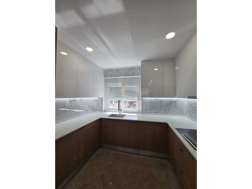 T3 Junto á Urbanização Vila Chã, com 2 WCS e Varandas - Totalmente ...-58