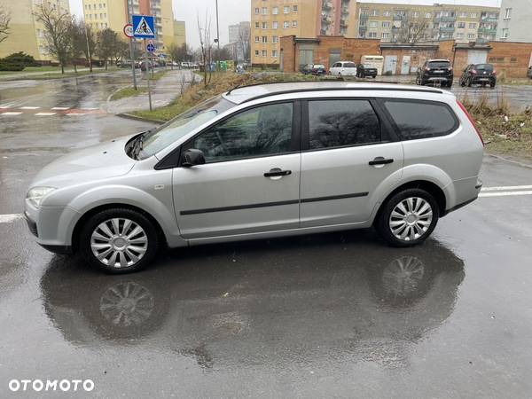 Ford Focus 1.6 TDCi Ambiente DPF - 3