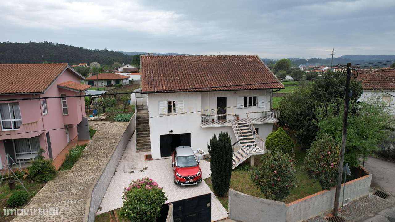 Moradia T3 Renovada em Fragoso-24