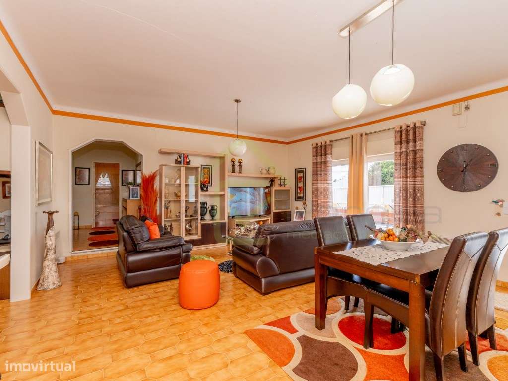 Moradia T4 a minutos dos acessos da A8 e perto das praias de região - Grande imagem: 4/43