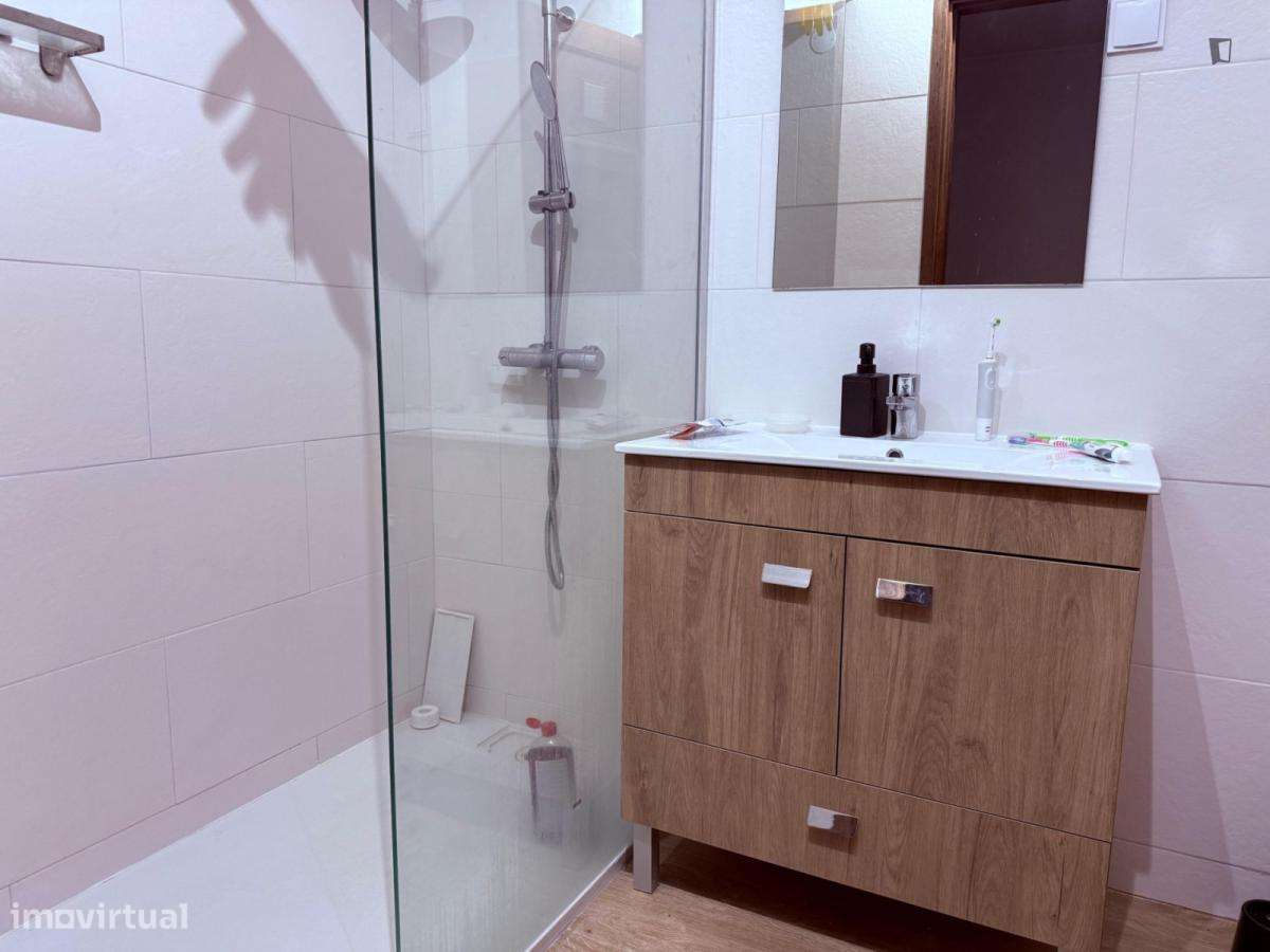 Quarto - localizado em Montes Claros Coimbra - Grande imagem: 4/6