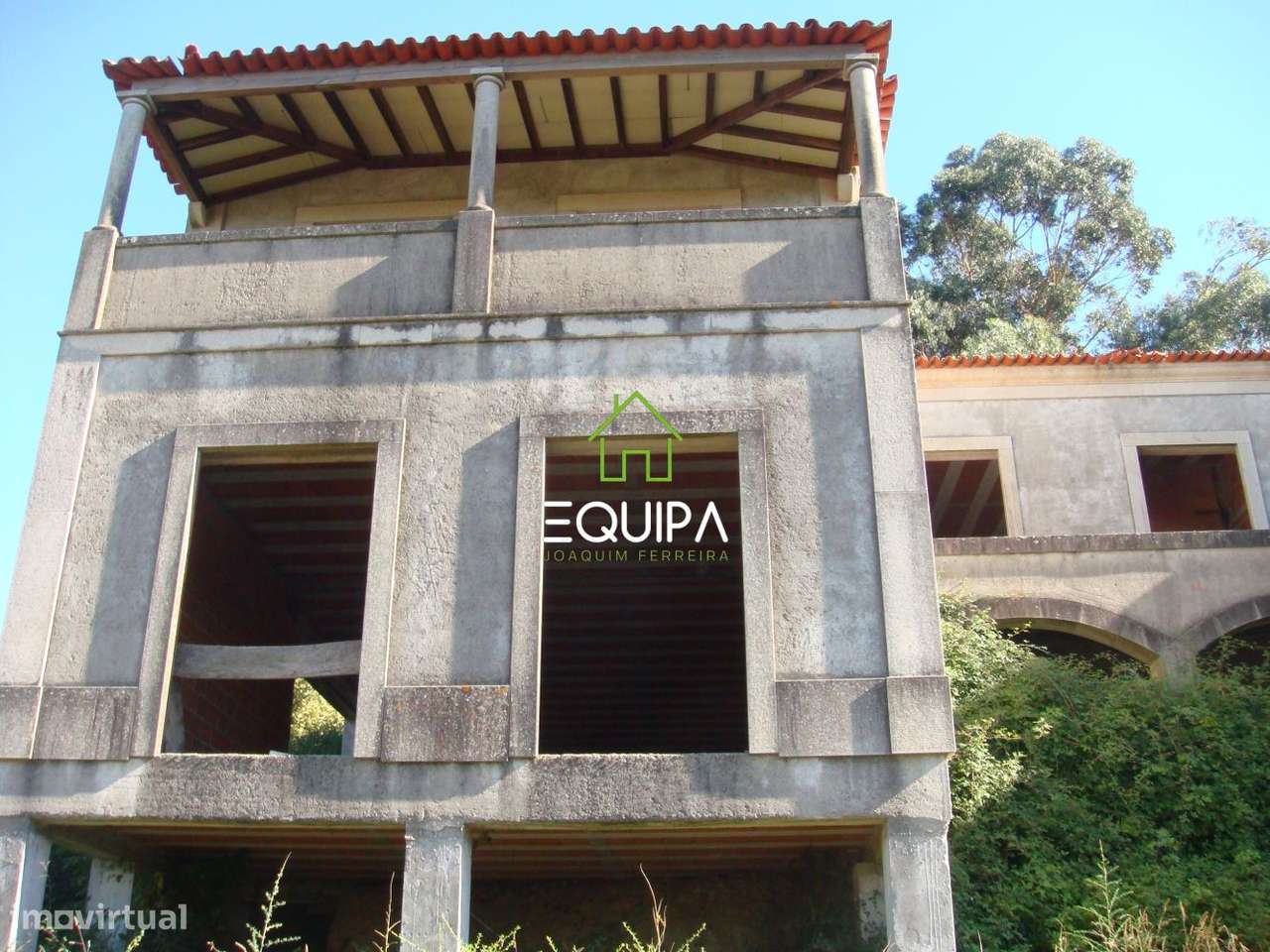 Terreno para construção (com moradia  T-5, construída em grosso), e-12