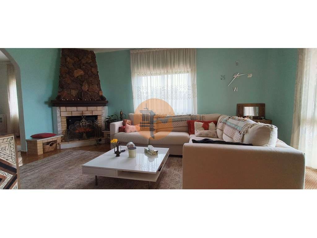 Fantástica moradia de 3 pisos com garagem, logradouro e jardim! - Grande imagem: 5/49