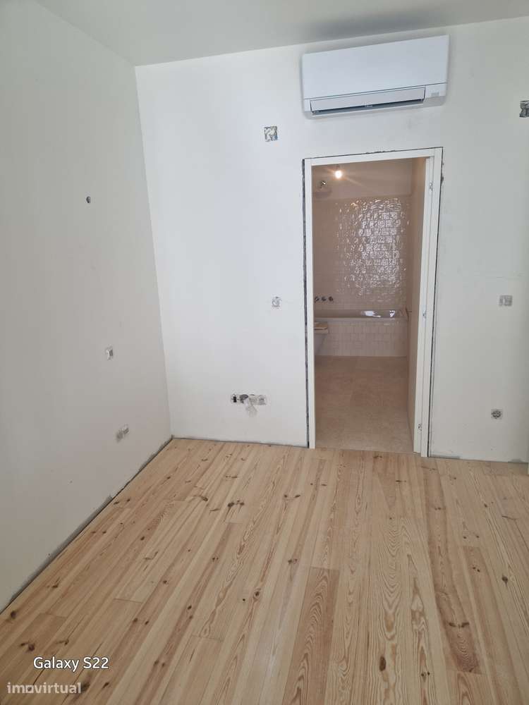 T2 no 3º Andar com 3 Jardins, Elevador, Coz.Equipada Lx-21