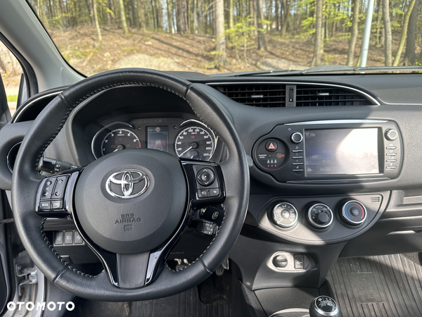 Toyota Yaris 1.5 Premium - 22