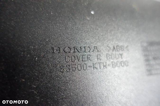 Owiewka prawa Honda SH 300i - 5