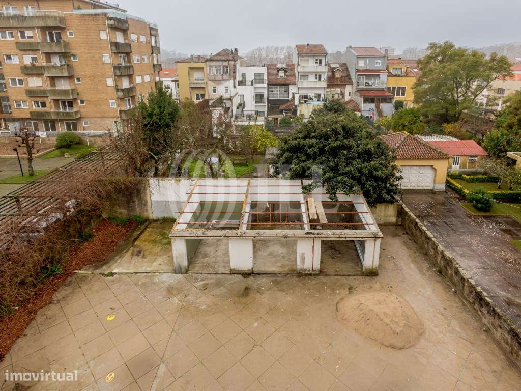 Apartamento T4 com varanda e garagem nas Antas Porto-24