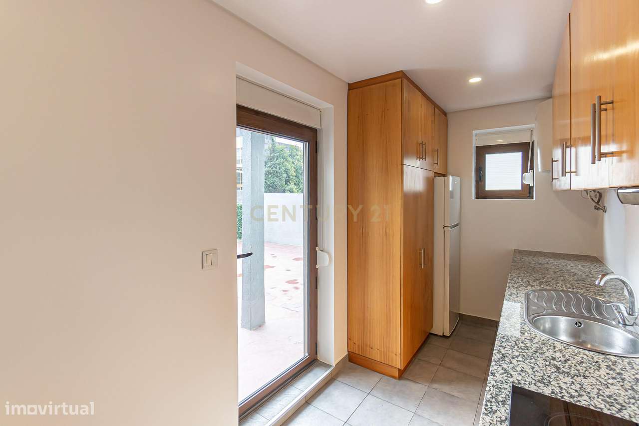 Apartamento T3 com terraço em frente ao metro da Casa da Música-17