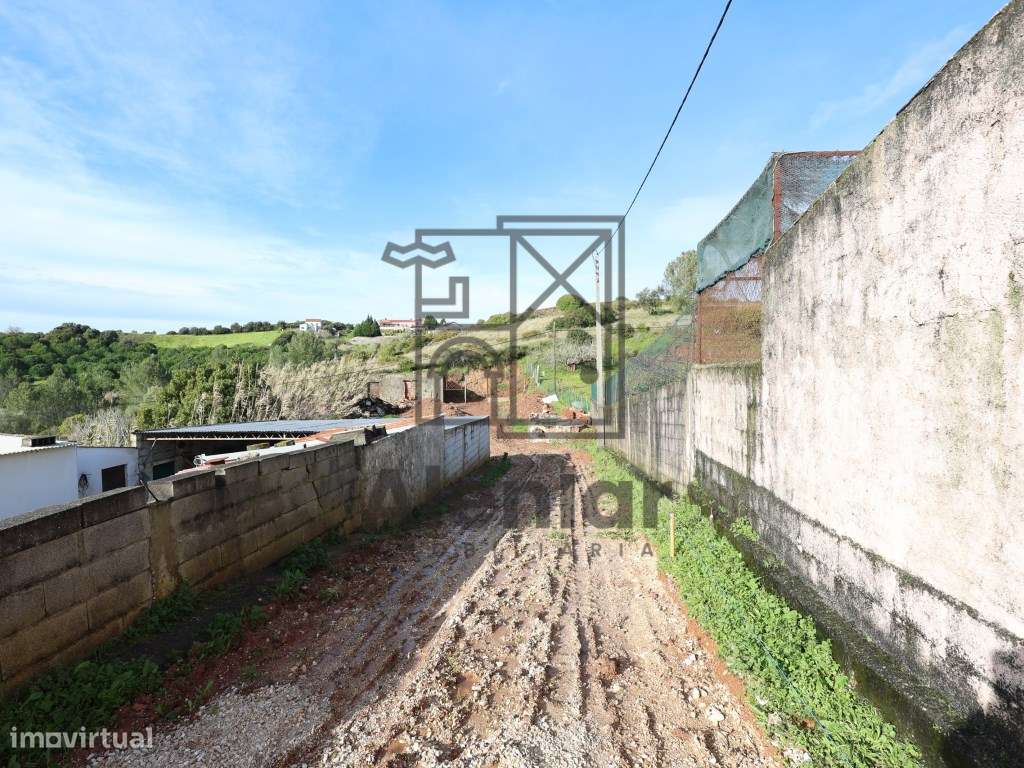 Moradia para restauro em Alenquer-12