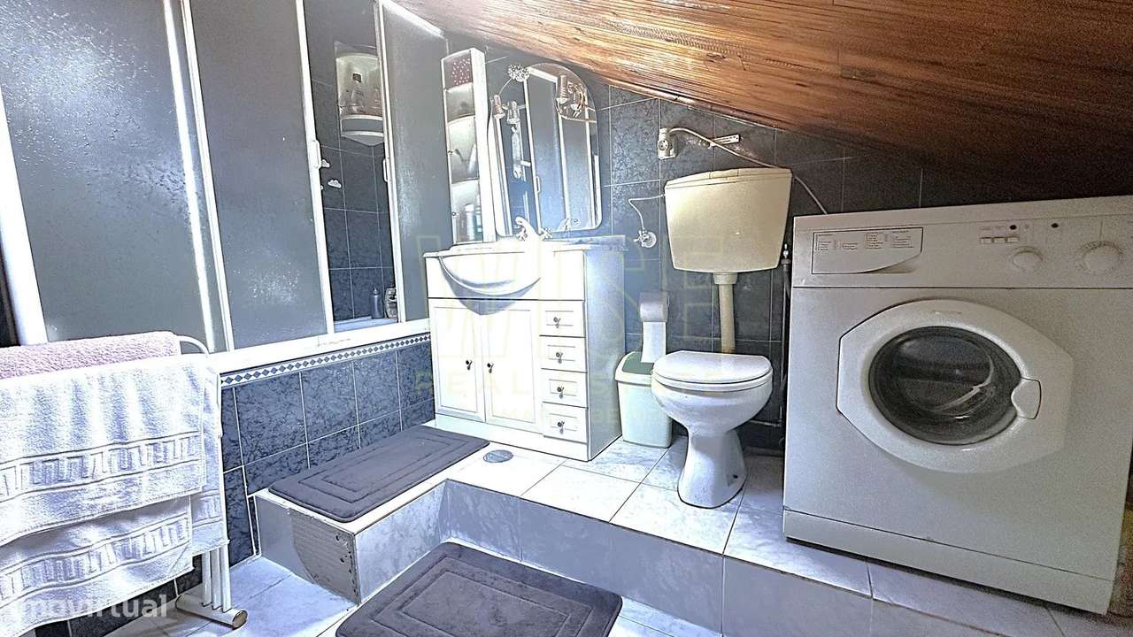 Apartamento T2 com sótão (T1) independente-14