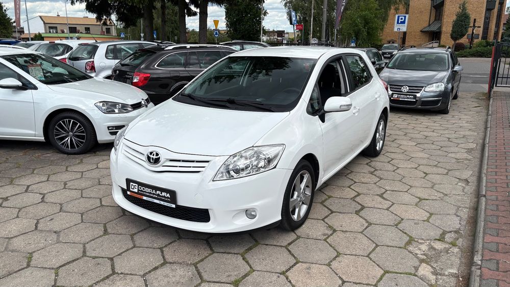 Toyota Auris I 2.0 D-4D Executive 2011