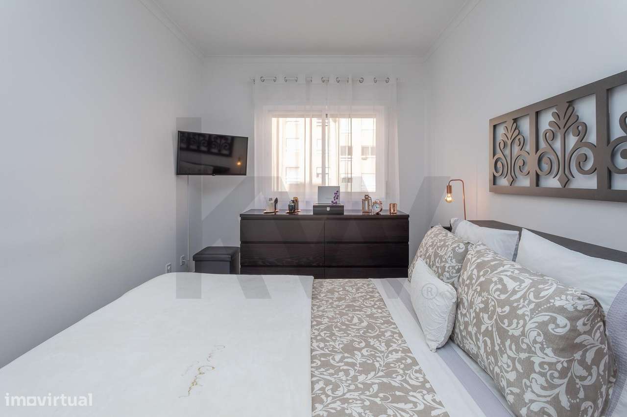 O Seu Novo Refúgio na Avenida de Fitares : T2 renovado e cheio de sol-15