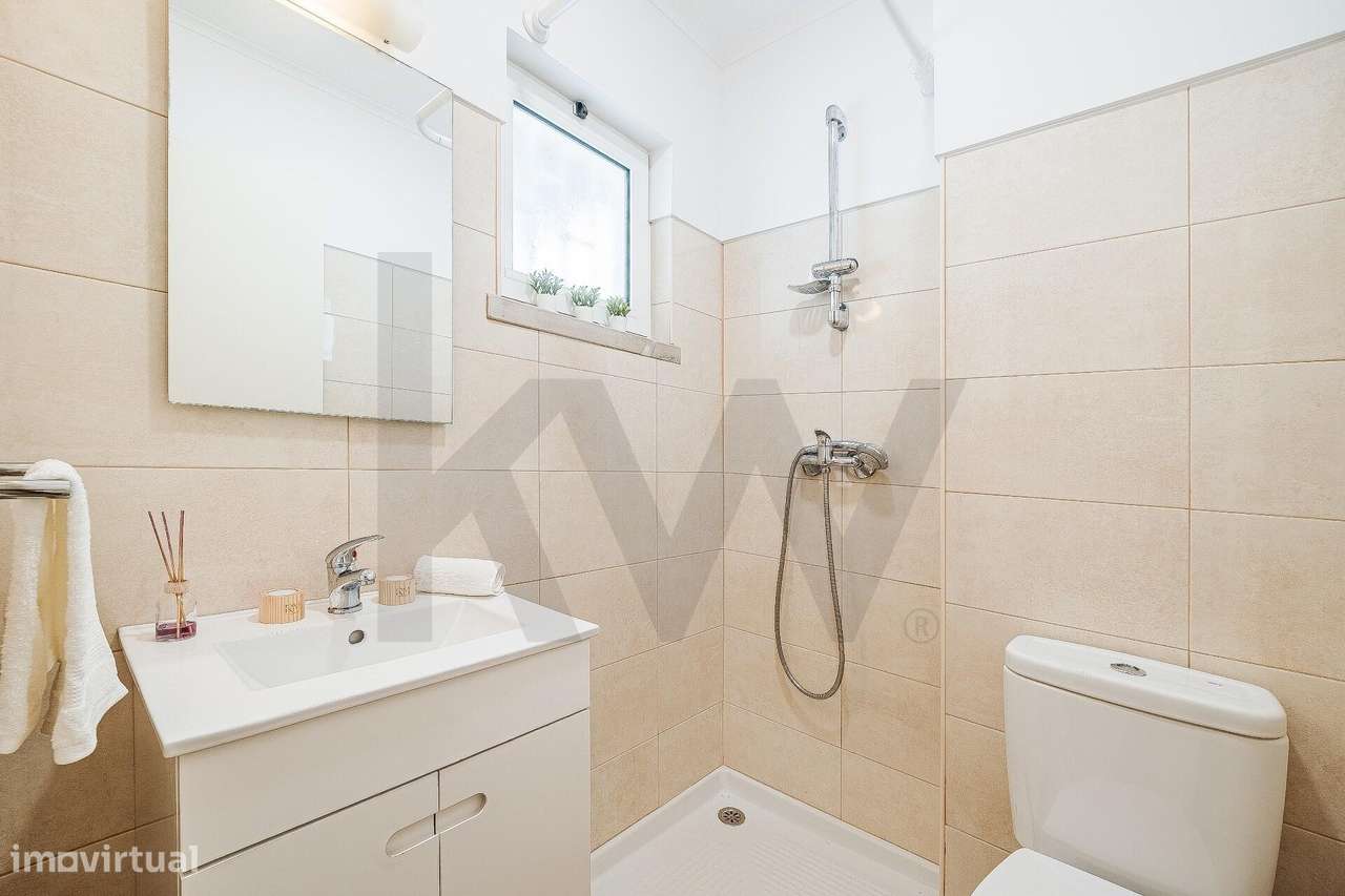 Moradia T3 em banda no Alto do Lagoal — luz natural, espaço e funciona-4