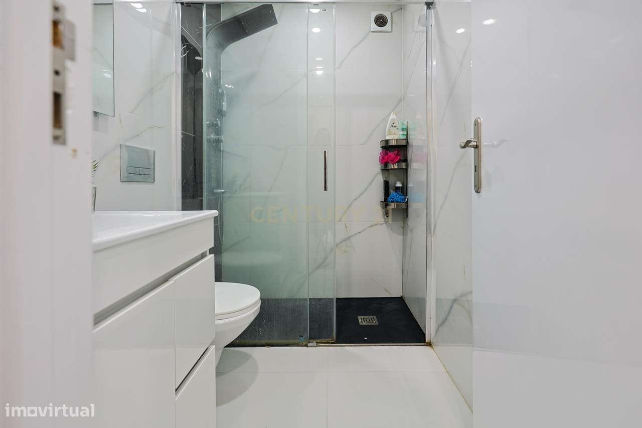 Apartamento T2 Renovado em Corroios, Seixal-8