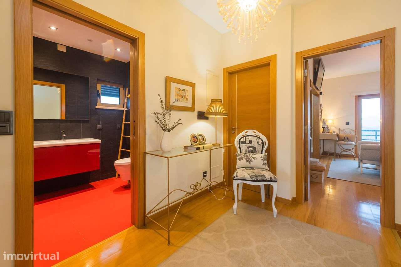 Moradia T-4+1 em Agualva Cacém-37