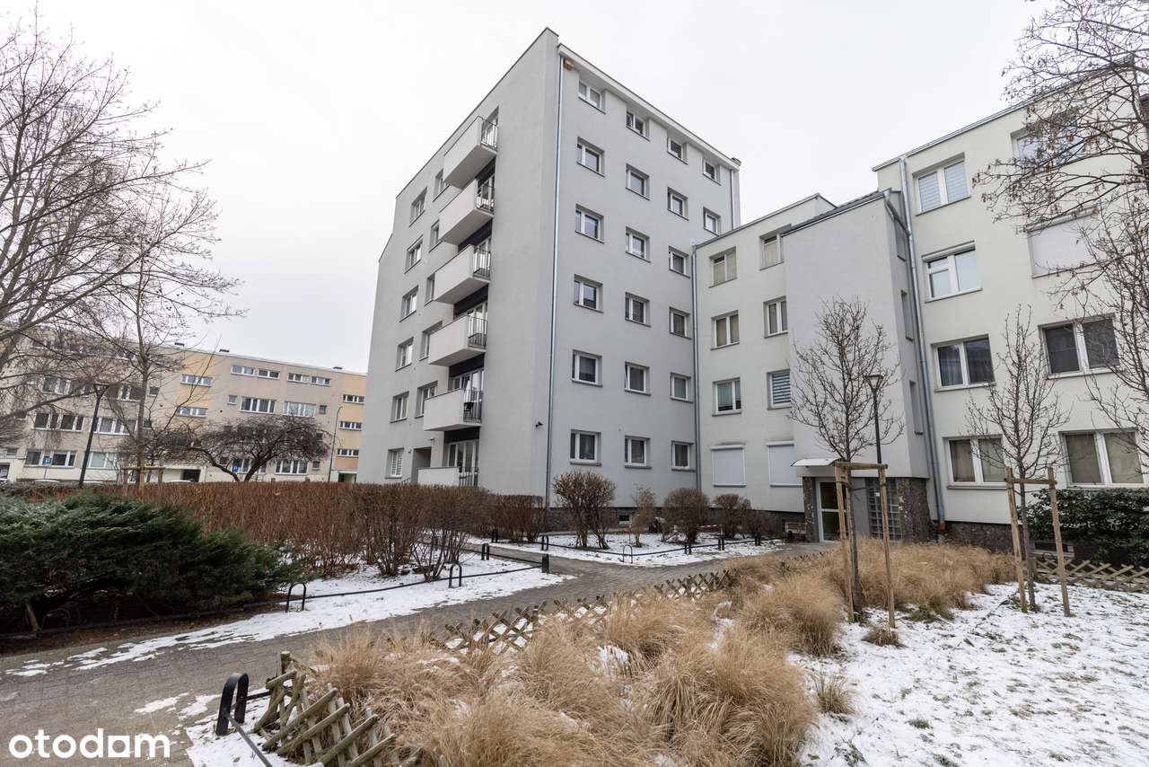 W Rynku/ 37,5 m2/ Loggia / Duża Piwnica/ Opcja 3 Pokoi / Zadbany Blok-0