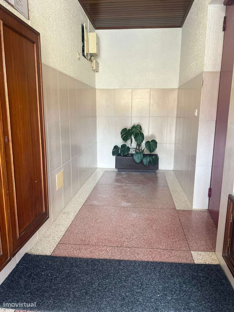 Apartamento T2 em Vila Nova de Gaia próximo da Nova estação de Metro-4