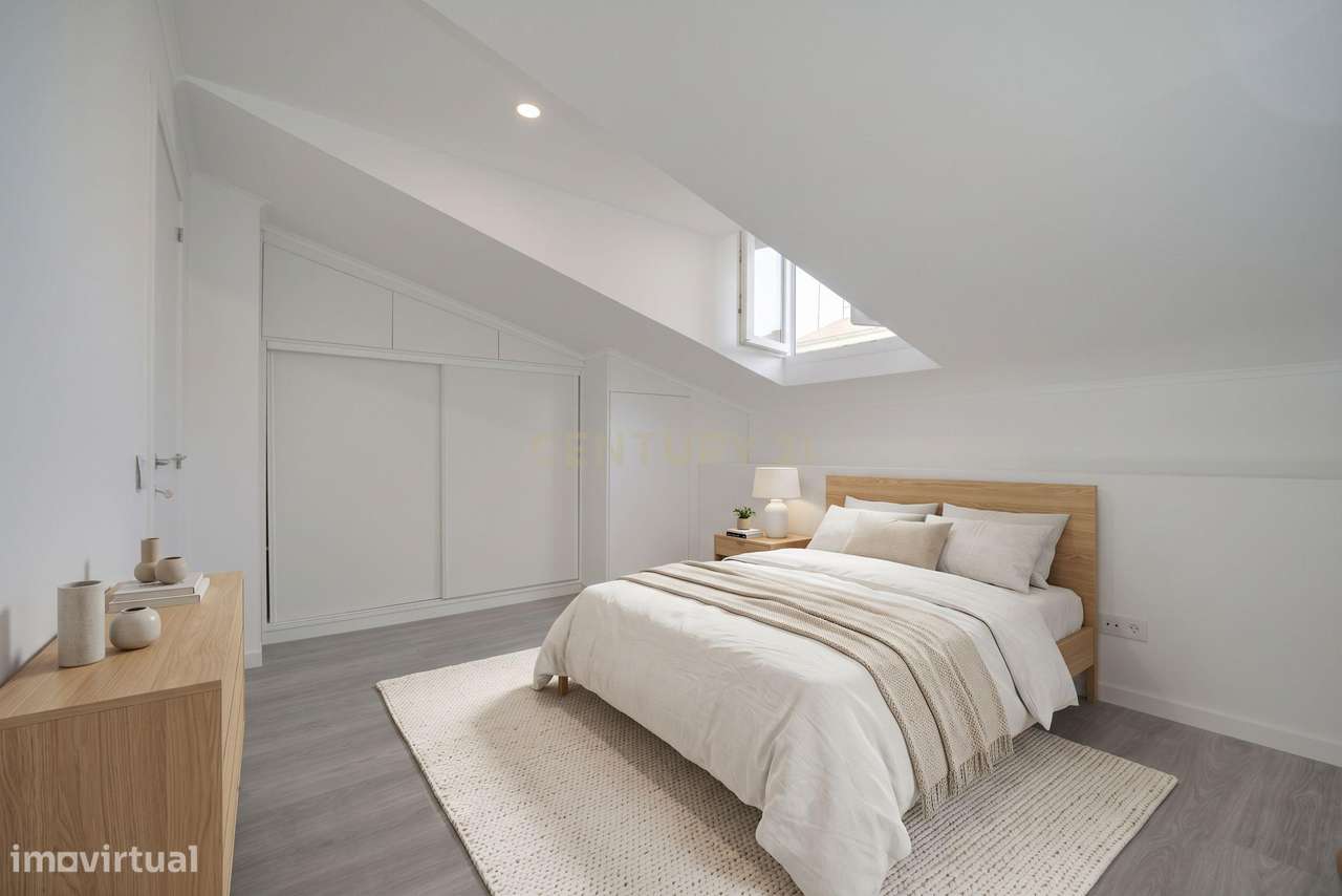 Prédio c/ 2 apartamentos (T1 e T2) com Pátio e Terraço - Centro Histór-58