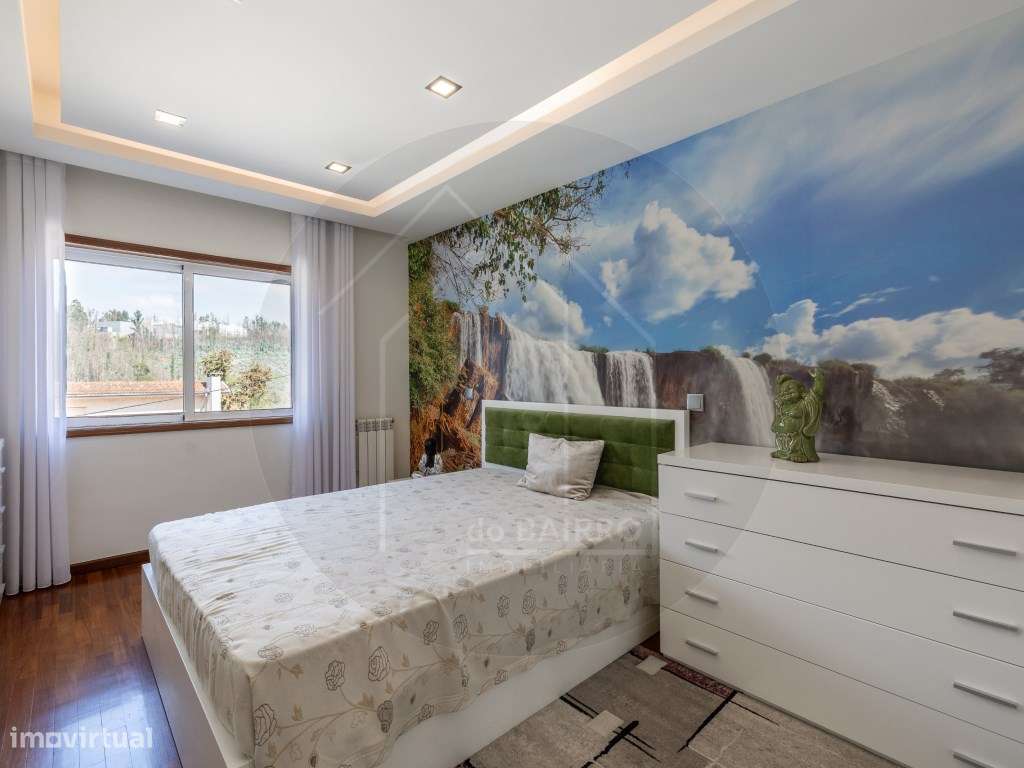 Moradia T4 Independente com Piscina, Ginásio e Garagem para 4 Carro...-24