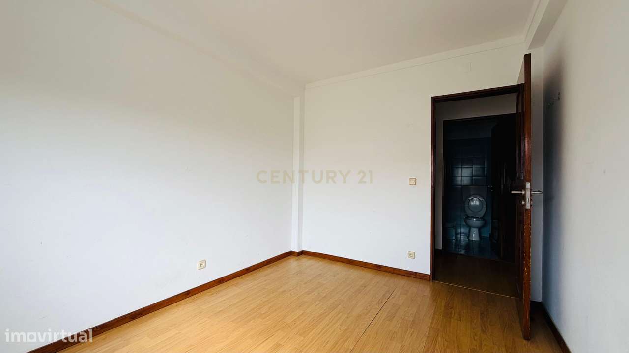 Apartamento T4 com Varanda e Arrecadação, no Centro do Pinhal Novo-11