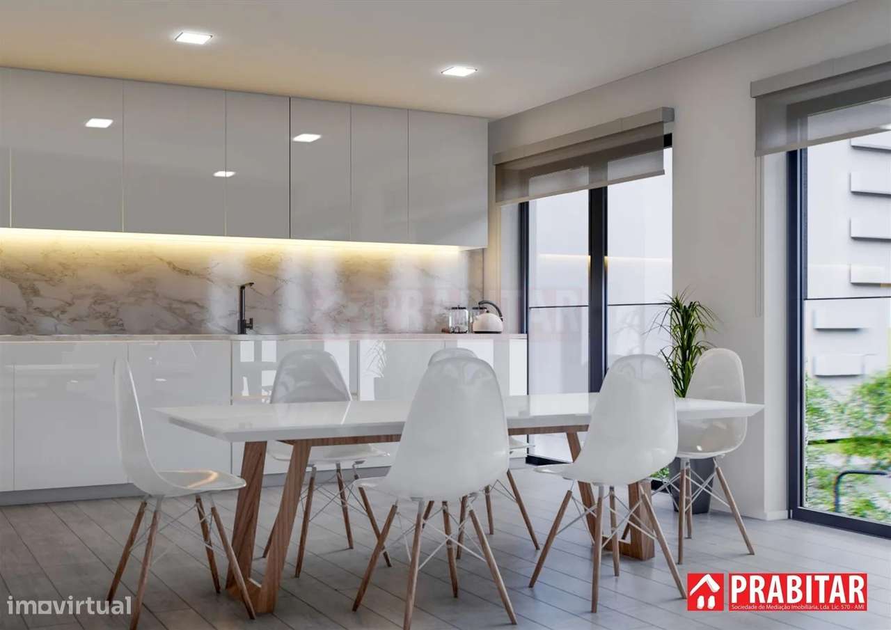 Em Celas, Apartamento T2 com 2 Suites, Varandas e Garagem-0