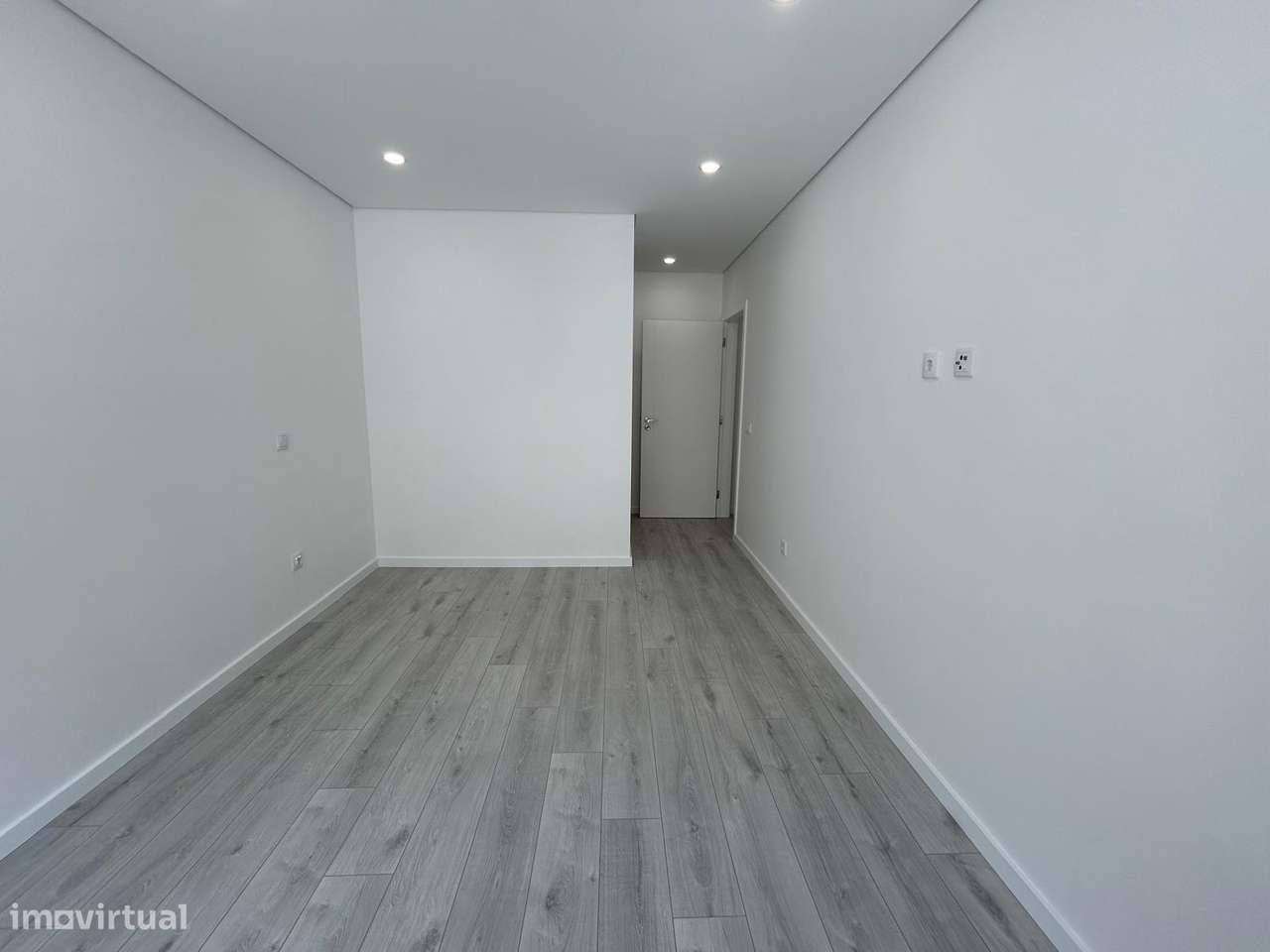 Apartamento T2 Novo com Varanda e Elevador-3