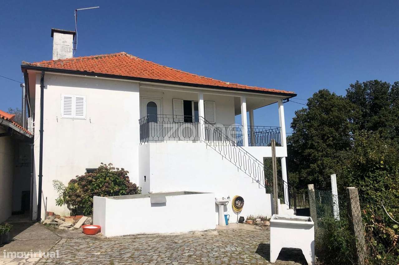 Quinta em Montalegre (cinco quartos e duas caas de banho-1