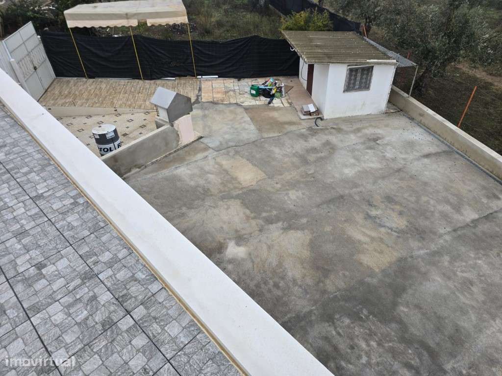 Simpática Moradia Térrea T2 com Piscina - Totalmente Remodelada-20