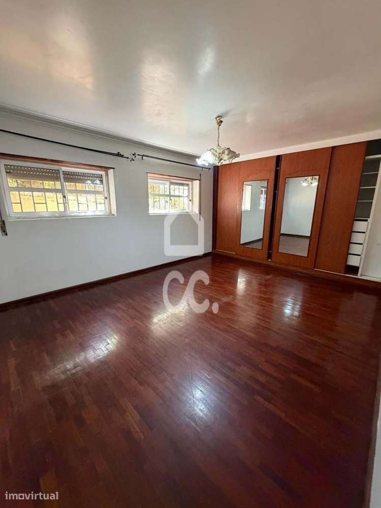 Apartamento T2 com Excelentes Áreas | Tapada das Mercês-14