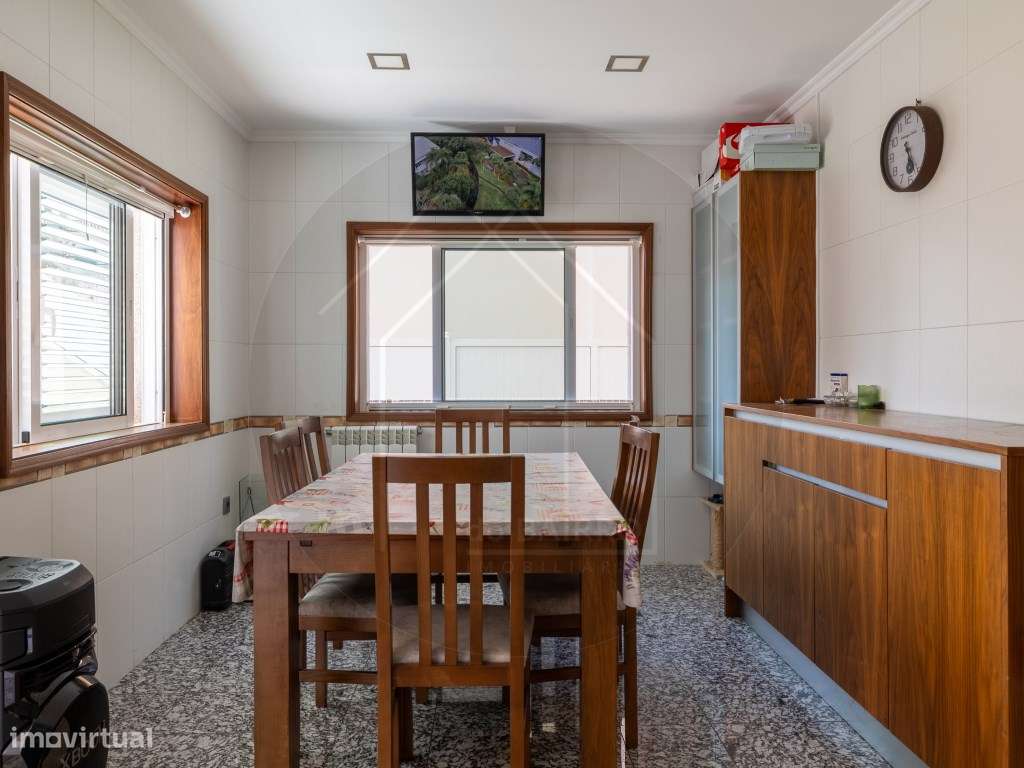 Moradia T4 Independente com Piscina, Ginásio e Garagem para 4 Carro...-13